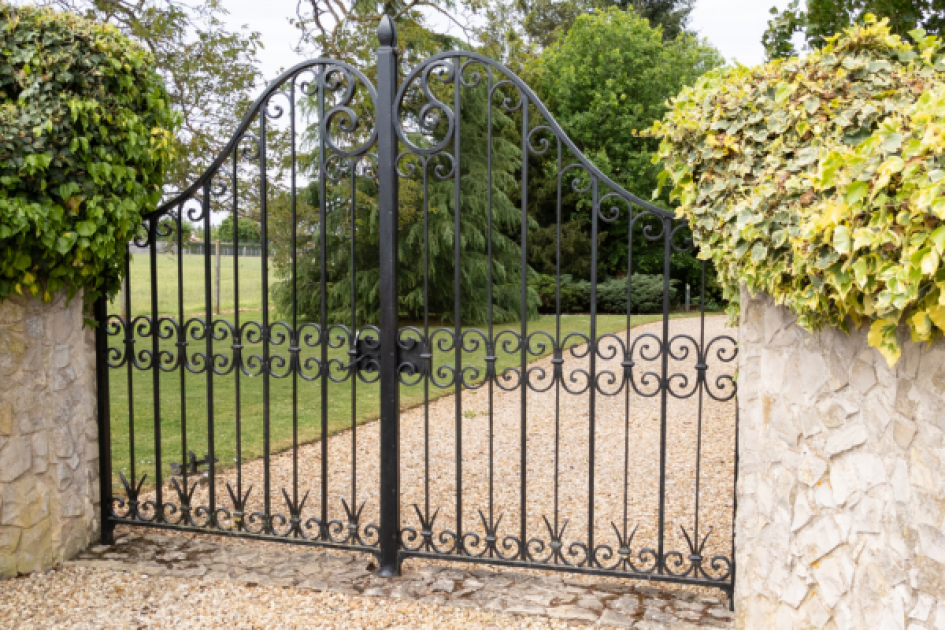 Why Double Electric Gates are the Perfect Choice for Spacious Driveways 